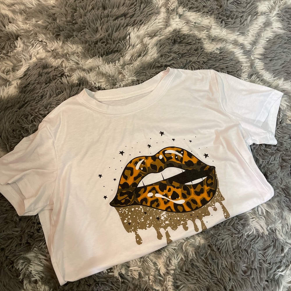 Drip lip shirt